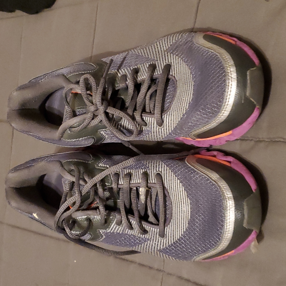 womens athletic shoes